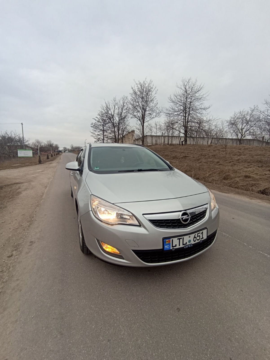 Opel Astra 2011