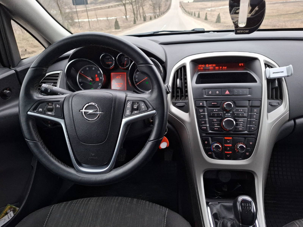 Opel Astra 2011