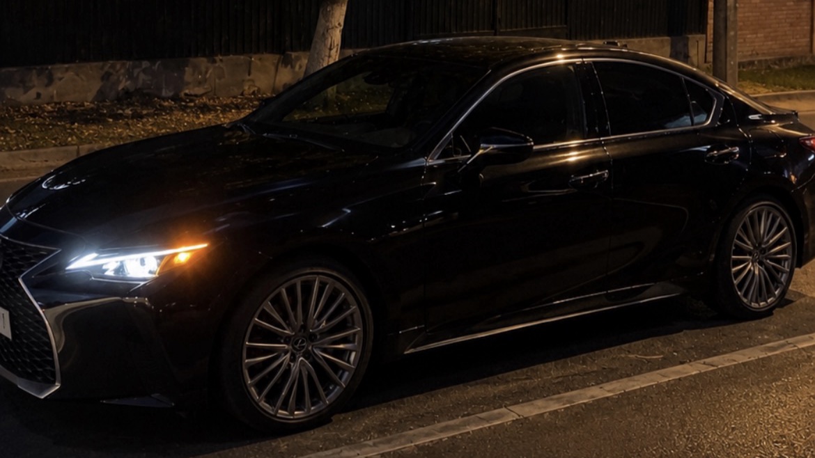 Lexus IS 2023