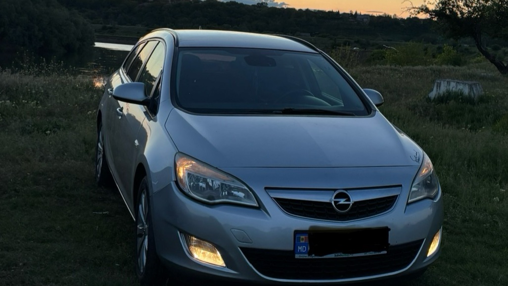 Opel Astra 2011