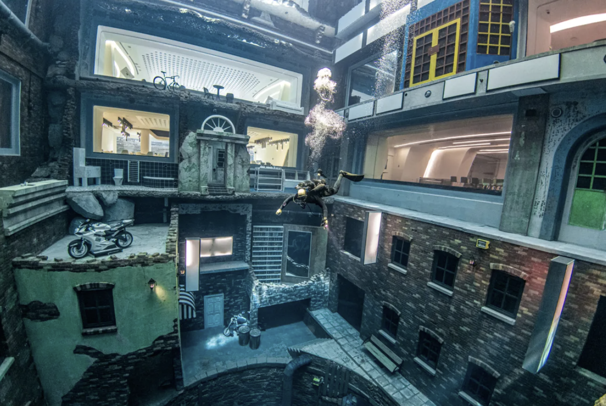 Deep Dive free scuba