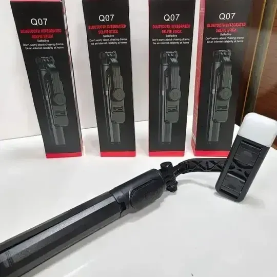 Q07 Selfie Stick Tripod with Fill Light & Remote