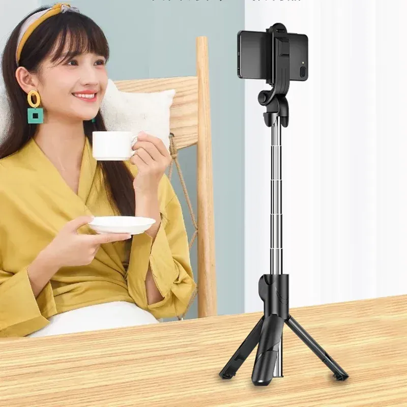 Q07 Selfie Stick Tripod with Fill Light & Remote