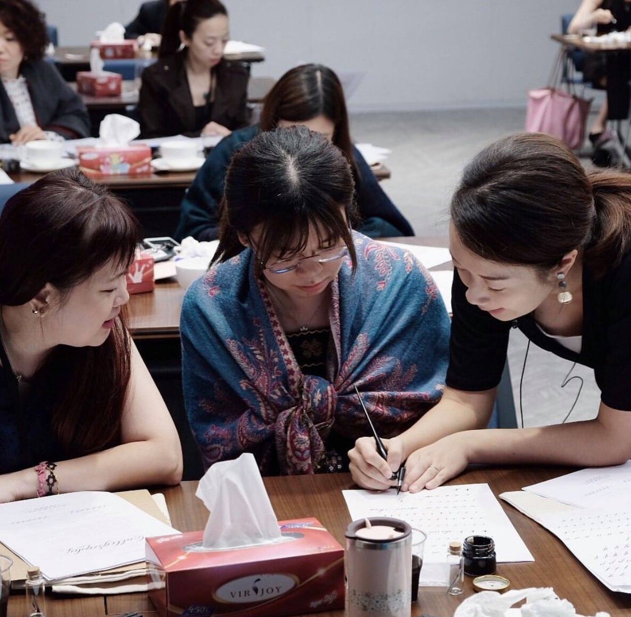 Calligraphy 喜帖設計及印刷、logo設計、回禮小禮物等等,亦都有為不同品牌寫節慶卡、VIP名牌、VIP禮物刻名服務