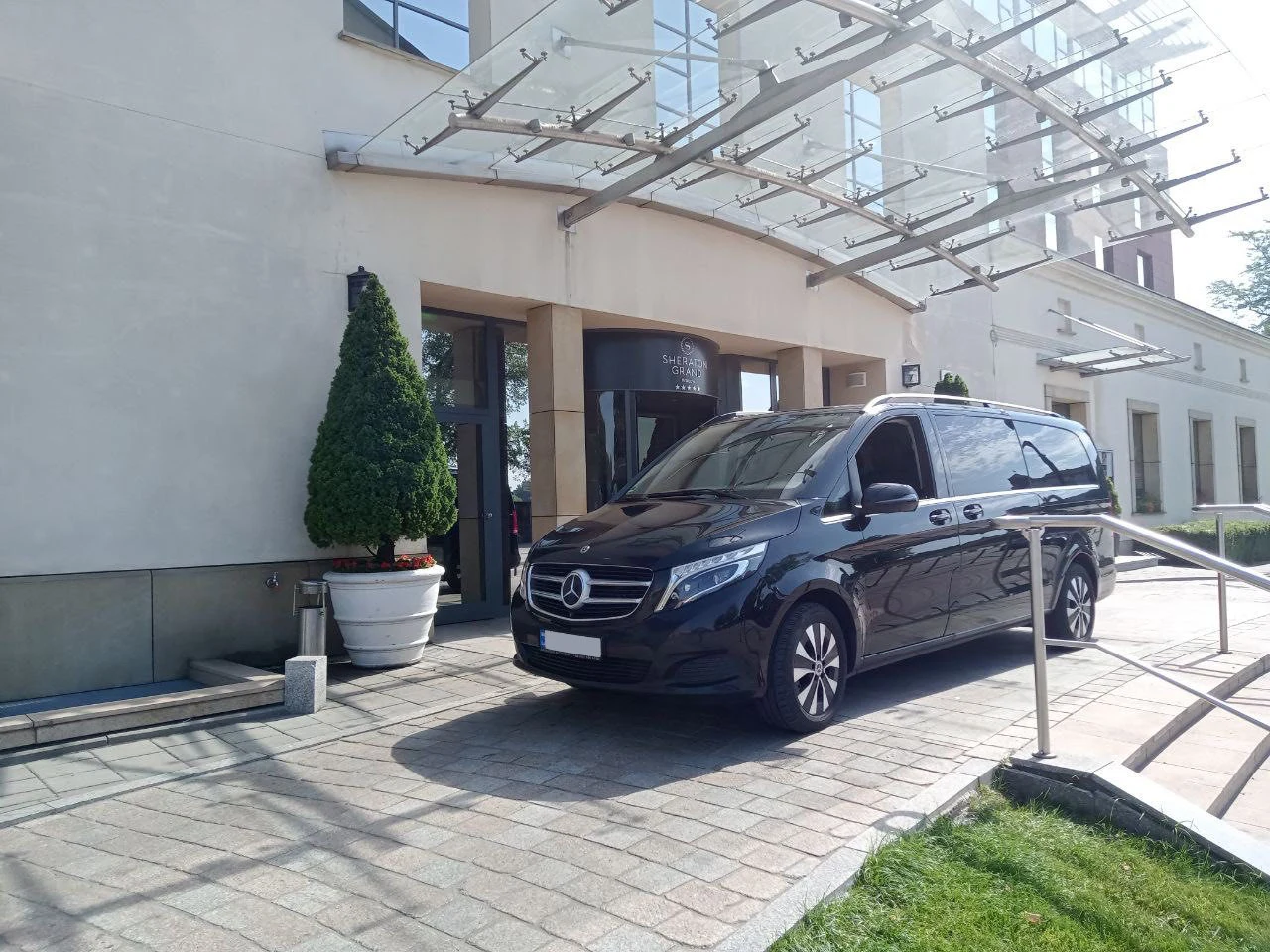 Private transfer for a family from Krakow to Kyiv