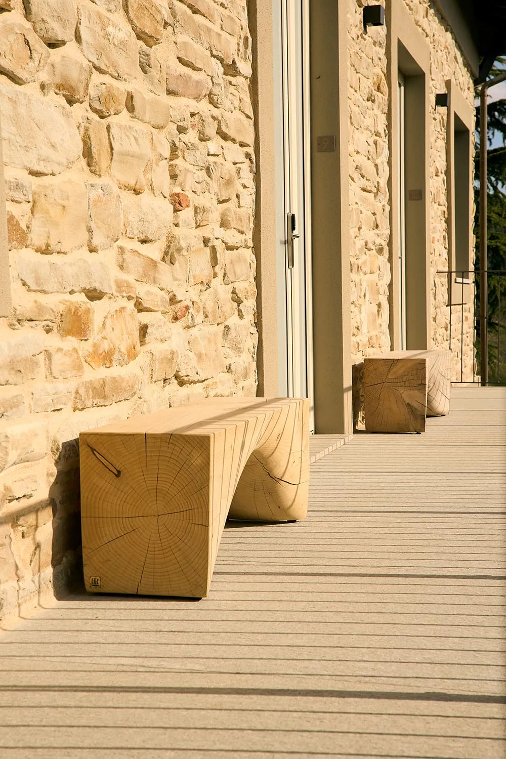 curve-bench-17882544341.jpg