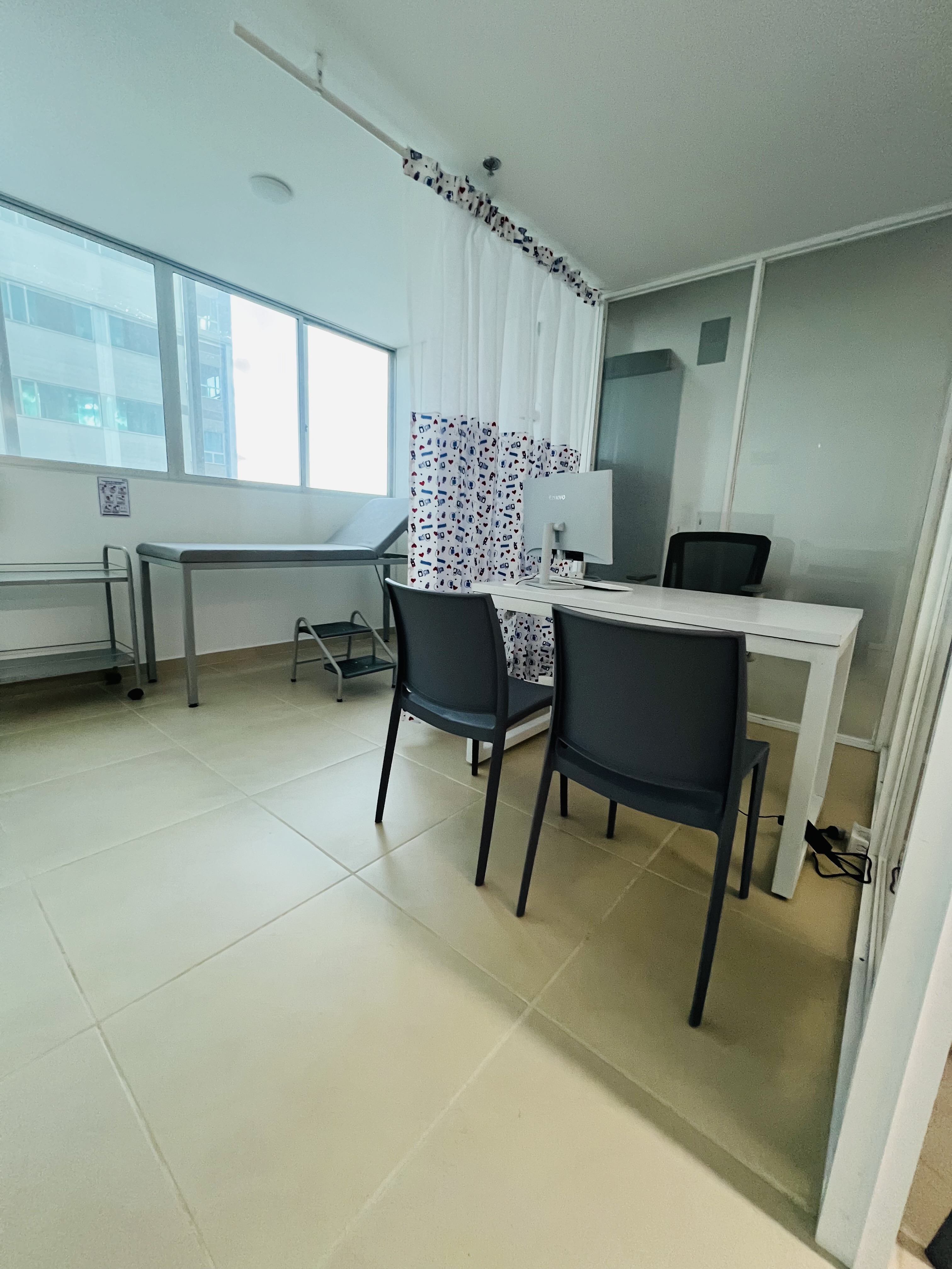 CONSULTORIO MÉDICO EQUIPADO