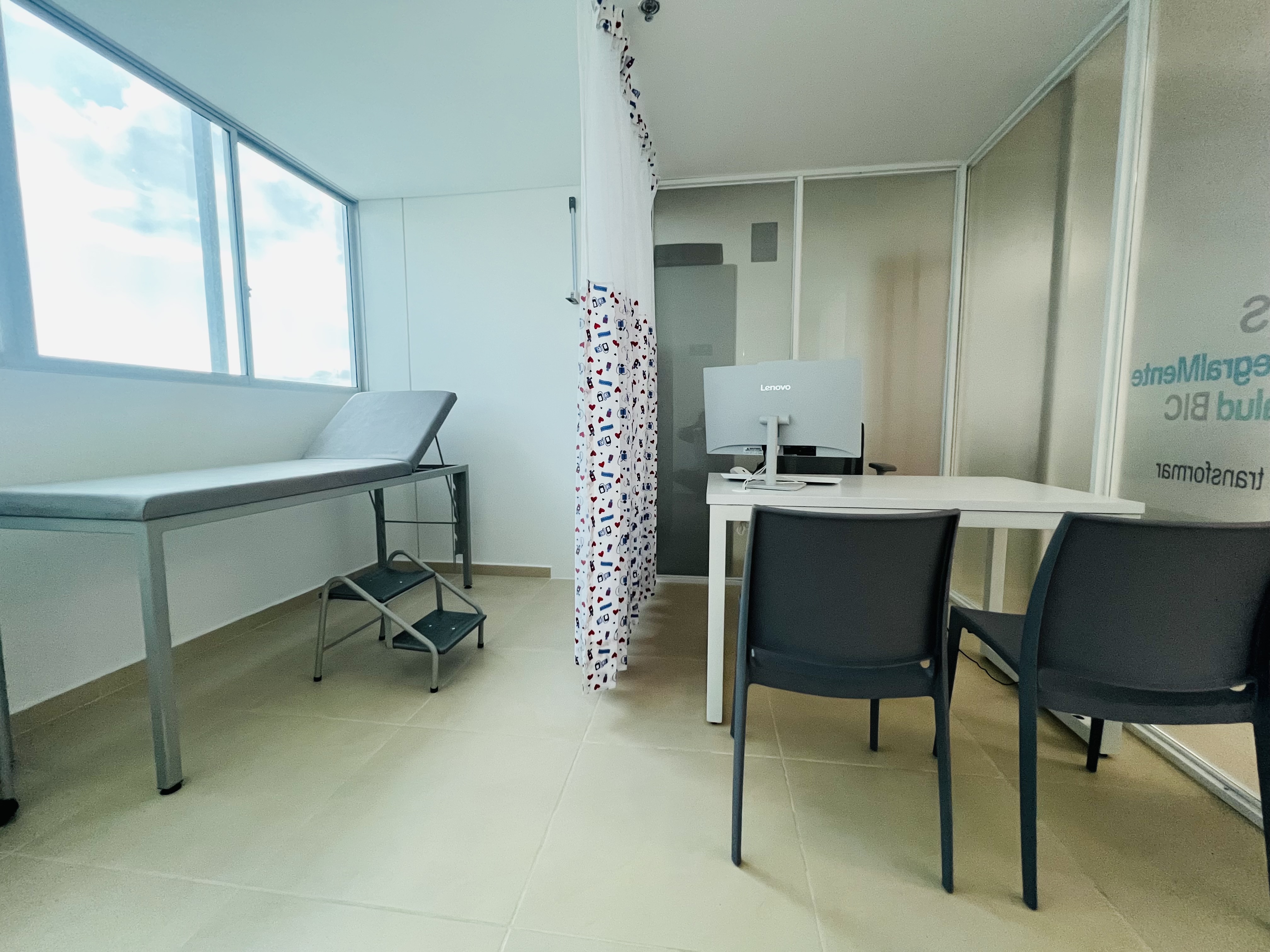 CONSULTORIO MÉDICO EQUIPADO foto 3