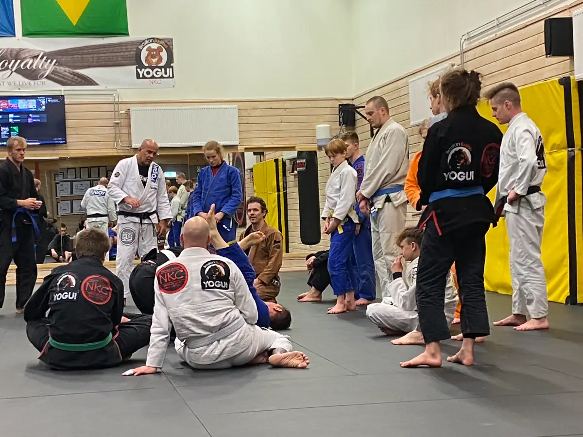 Marcelo Yogui teaching