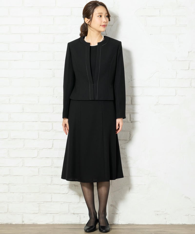 ソリテール ノーカラージャケット&レイヤードワンピース ソリテール ノーカラージャケット&レイヤードワンピース