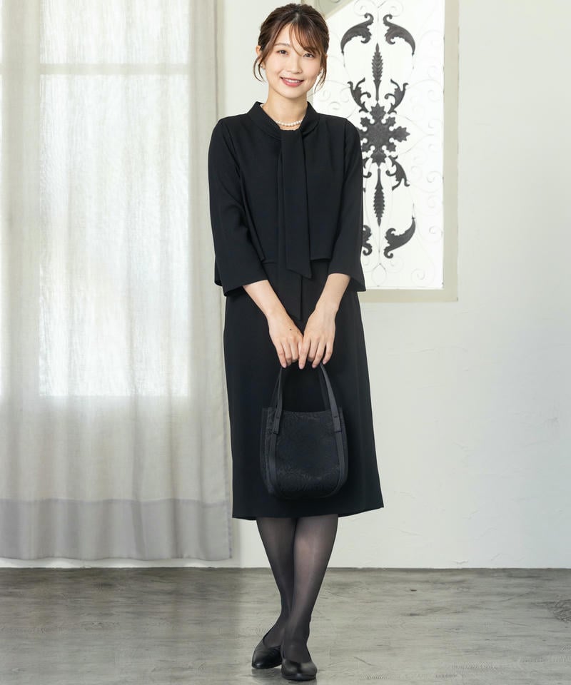 岩佐　パフィー・バラ柄ラウンドフォルムバッグ