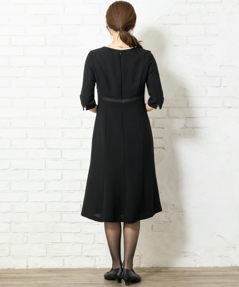 エメ　リボンブローチ付マーメイドフレアアンサンブル