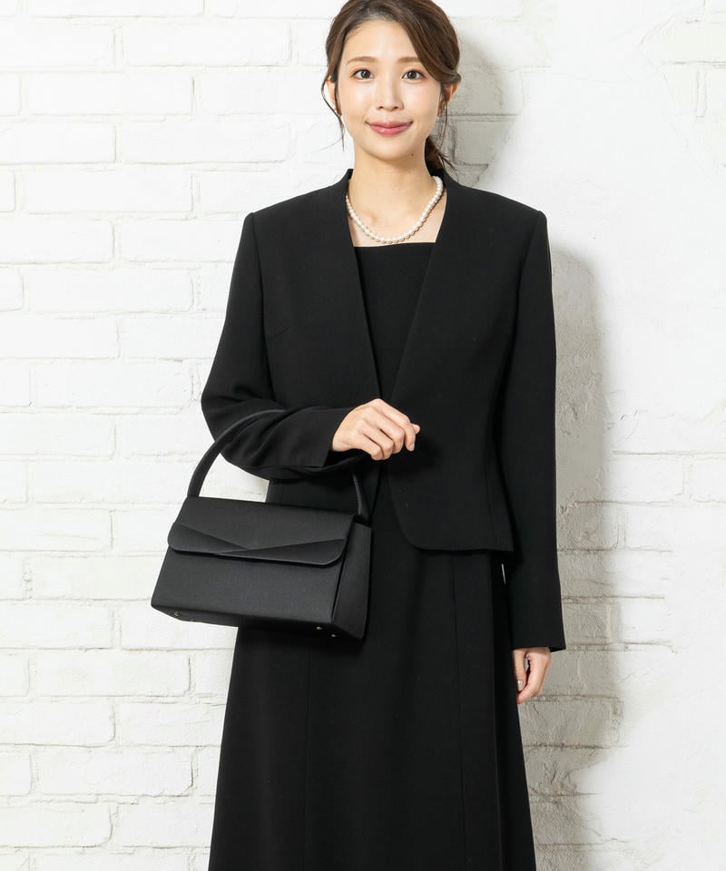 アンフィニ　ふくれVサテンフォーマルバッグ