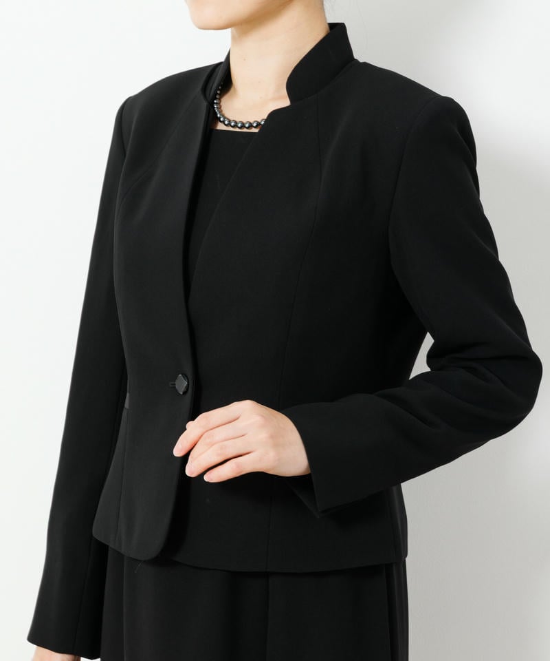 キーネックカラー1つボタンジャケット＆立ち襟ロングワンピース