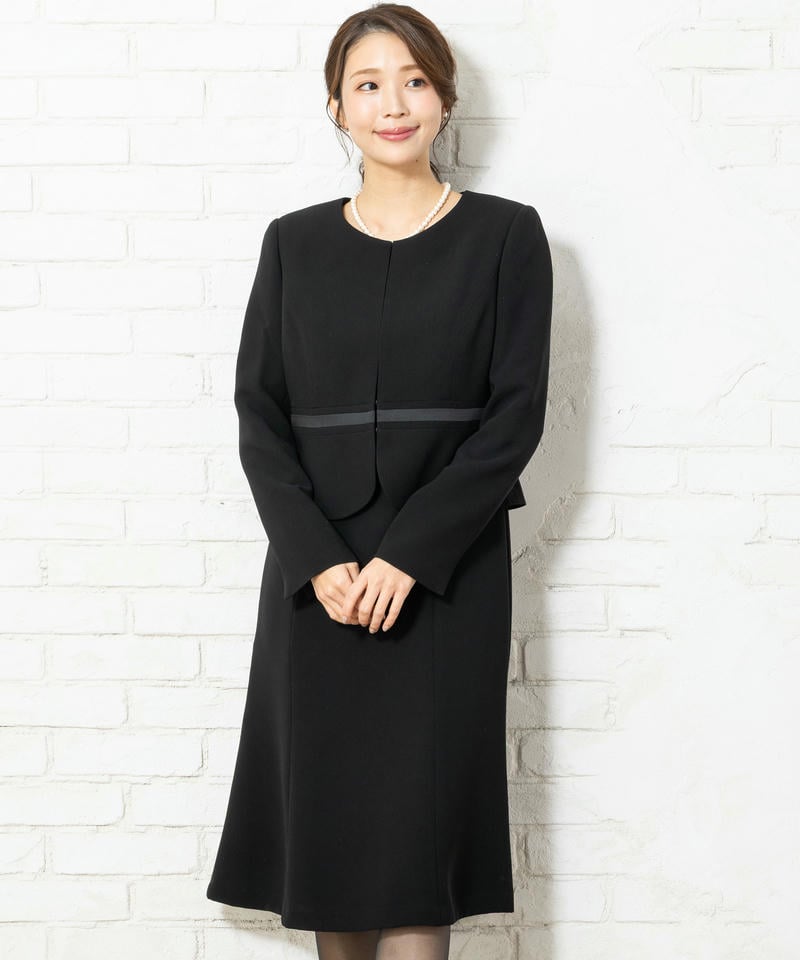 エメ　リボンブローチ付マーメイドフレアアンサンブル