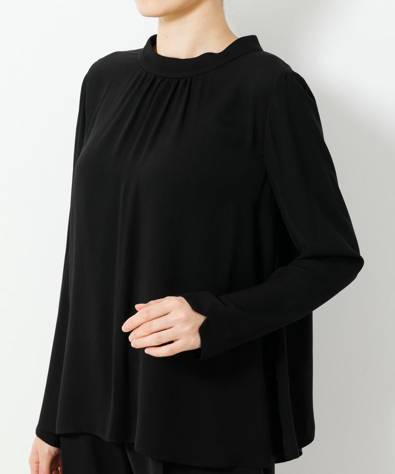 【レギュラー丈】ケープ風ジャケット＆スタンドカラーブラウス＆テーパードタックパンツスーツ