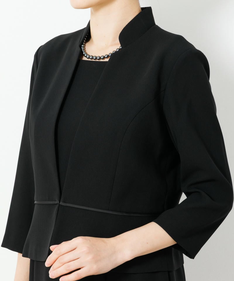 キーネックカラー1つボタンジャケット＆立ち襟ロングワンピース