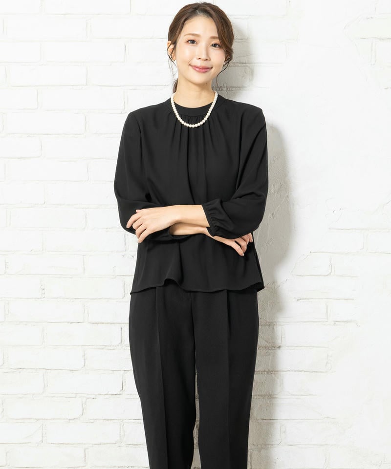 アンフィニ　Vネックジャケット＆ジョーゼットブラウス＆テーパードパンツスーツ