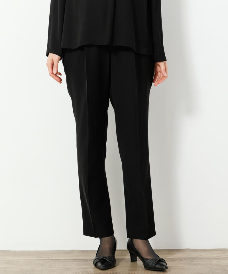 【レギュラー丈】ケープ風ジャケット＆スタンドカラーブラウス＆テーパードタックパンツスーツ