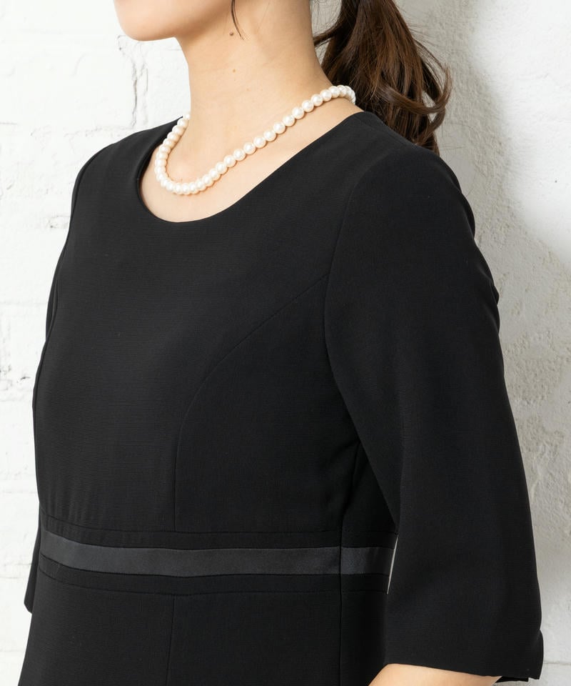 エメ　リボンブローチ付マーメイドフレアアンサンブル