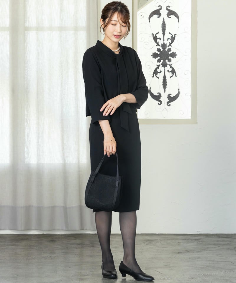 岩佐　パフィー・バラ柄ラウンドフォルムバッグ