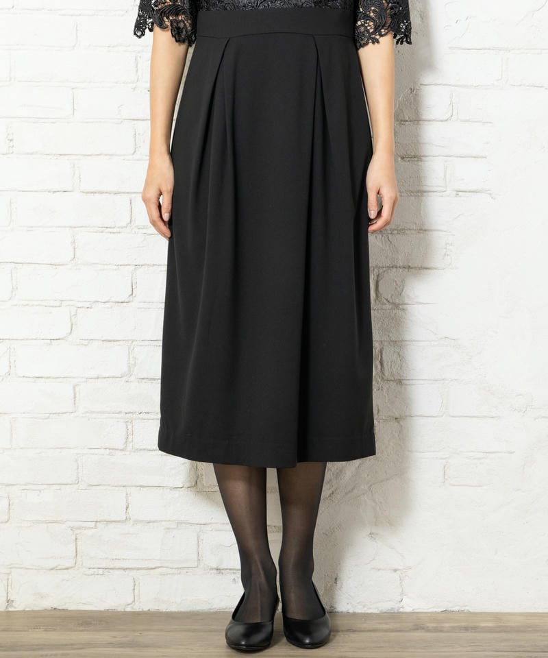 セミスタンドVネックジャケット&フラワーレースワンピース