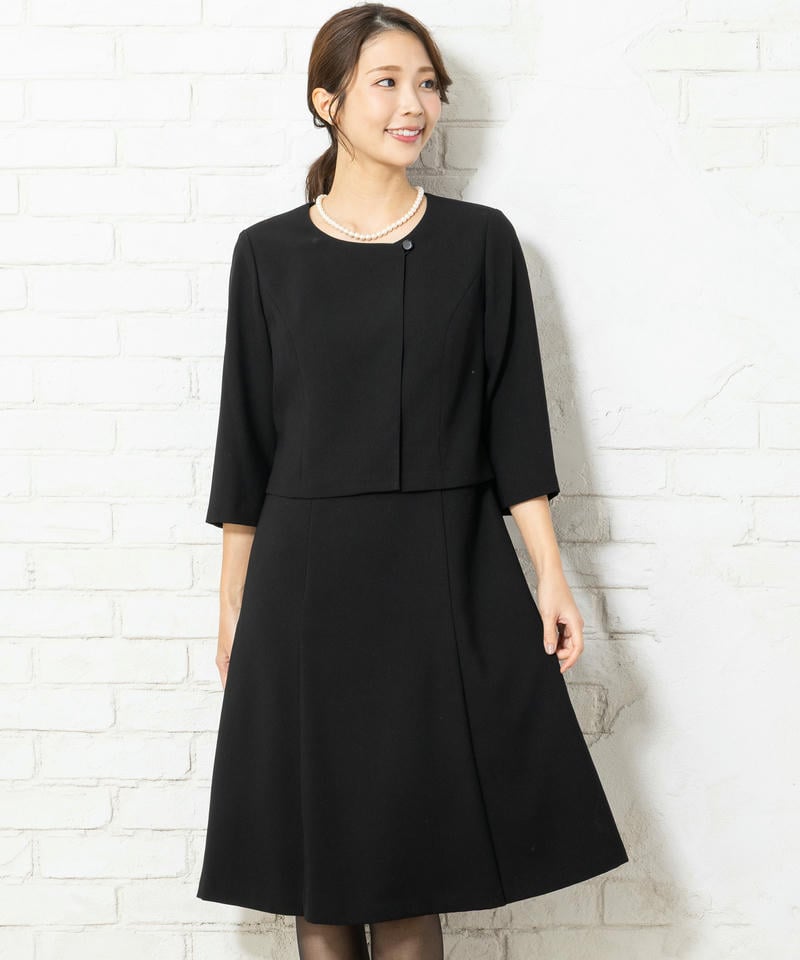 アンフィニ　タックデザインノーカラージャケット＆１つボタンセットアップ風ワンピース