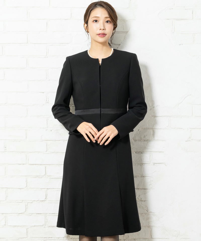 エメ　ノーカラージャケット&前開きリボンモチーフワンピース