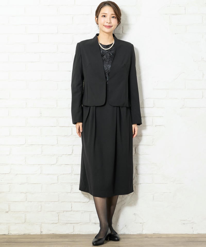 セミスタンドVネックジャケット&フラワーレースワンピース