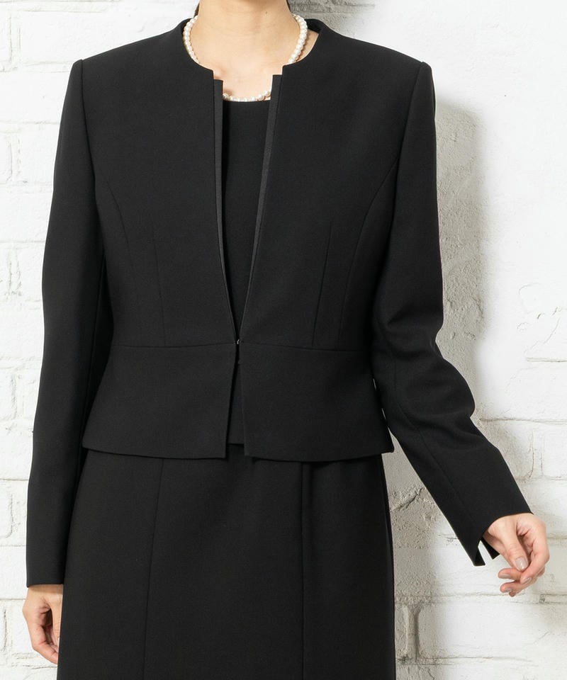 サテン二重襟ジャケット&セットアップ風ミディ丈Iラインワンピース サテン二重襟ジャケット&セットアップ風ミディ丈Iラインワンピース