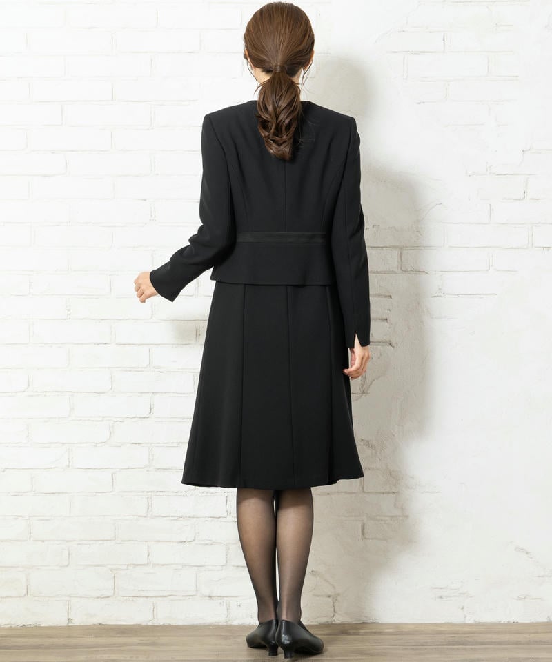 エメ　ノーカラージャケット&前開きリボンモチーフワンピース