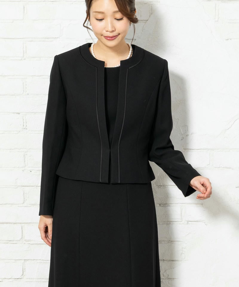 ソリテール ノーカラージャケット&レイヤードワンピース ソリテール ノーカラージャケット&レイヤードワンピース