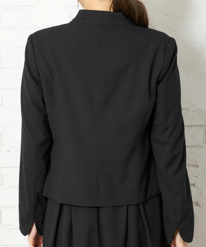 セミスタンドVネックジャケット&フラワーレースワンピース