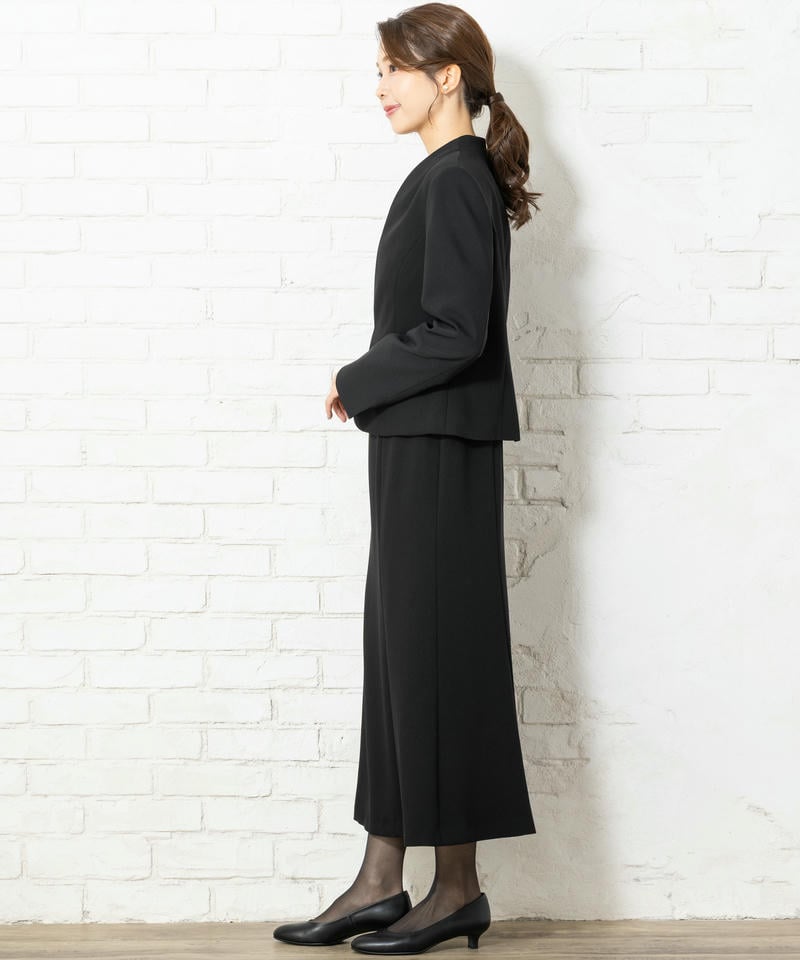 立ち襟Vネックジャケット＆ソフトブラウジングワンピース