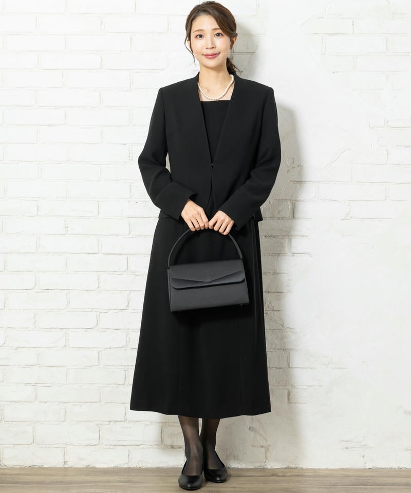 アンフィニ　ふくれVサテンフォーマルバッグ