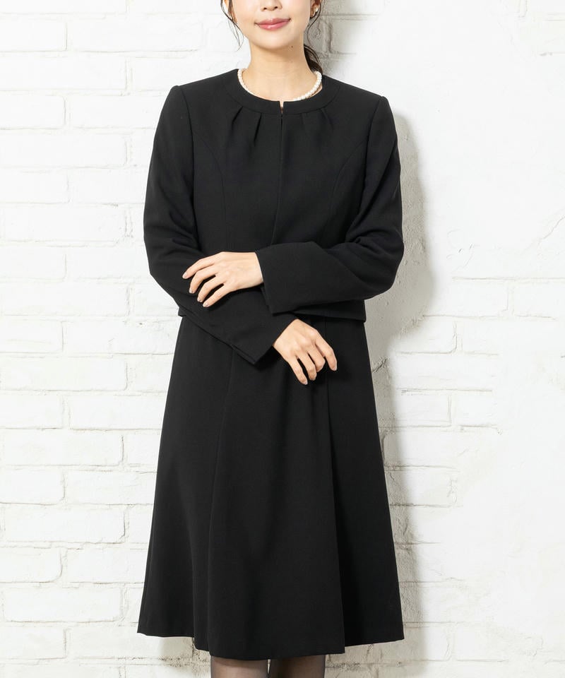 アンフィニ　タックデザインノーカラージャケット＆１つボタンセットアップ風ワンピース