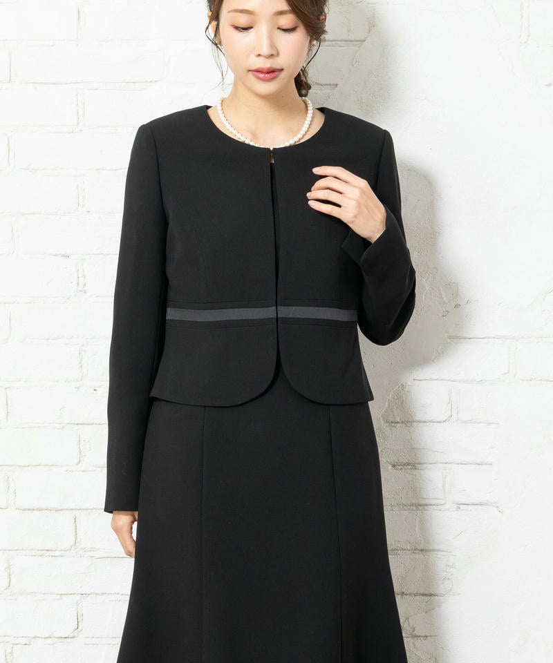 エメ　リボンブローチ付マーメイドフレアアンサンブル