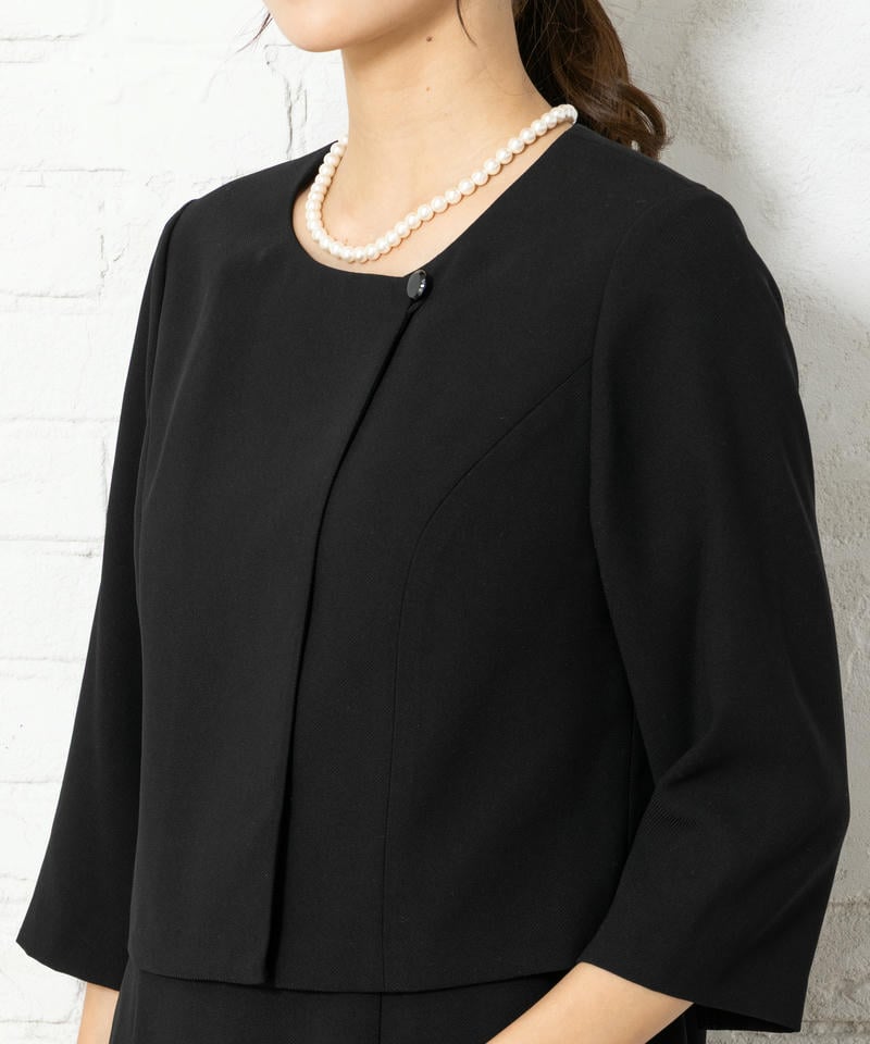 アンフィニ　タックデザインノーカラージャケット＆１つボタンセットアップ風ワンピース