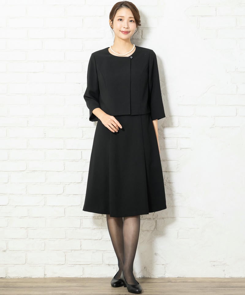 アンフィニ　タックデザインノーカラージャケット＆１つボタンセットアップ風ワンピース