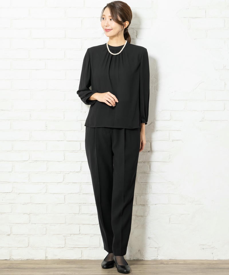 アンフィニ 【ショート丈】Vネックジャケット&ジョーゼットブラウス&テーパードパンツスーツ アンフィニ 【ショート丈】Vネックジャケット&ジョーゼットブラウス&テーパードパンツスーツ