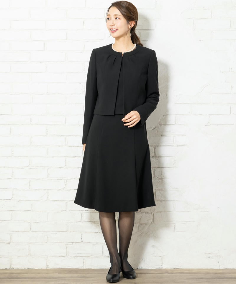 アンフィニ　タックデザインノーカラージャケット＆１つボタンセットアップ風ワンピース