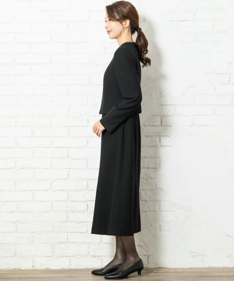 アンフィニ　バーズアイ・サテン切替ジャケット＆ベーシックストレッチワンピース