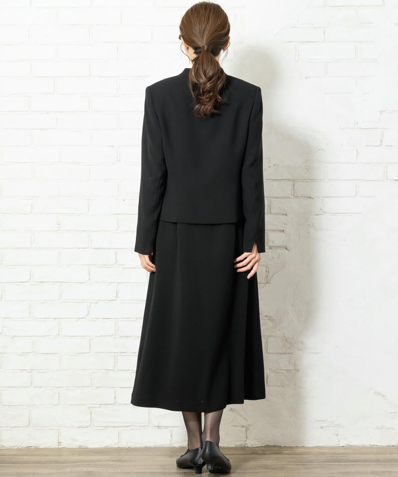 立ち襟Vネックジャケット＆スクエアネックロングワンピース