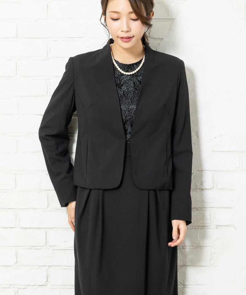 セミスタンドVネックジャケット&フラワーレースワンピース