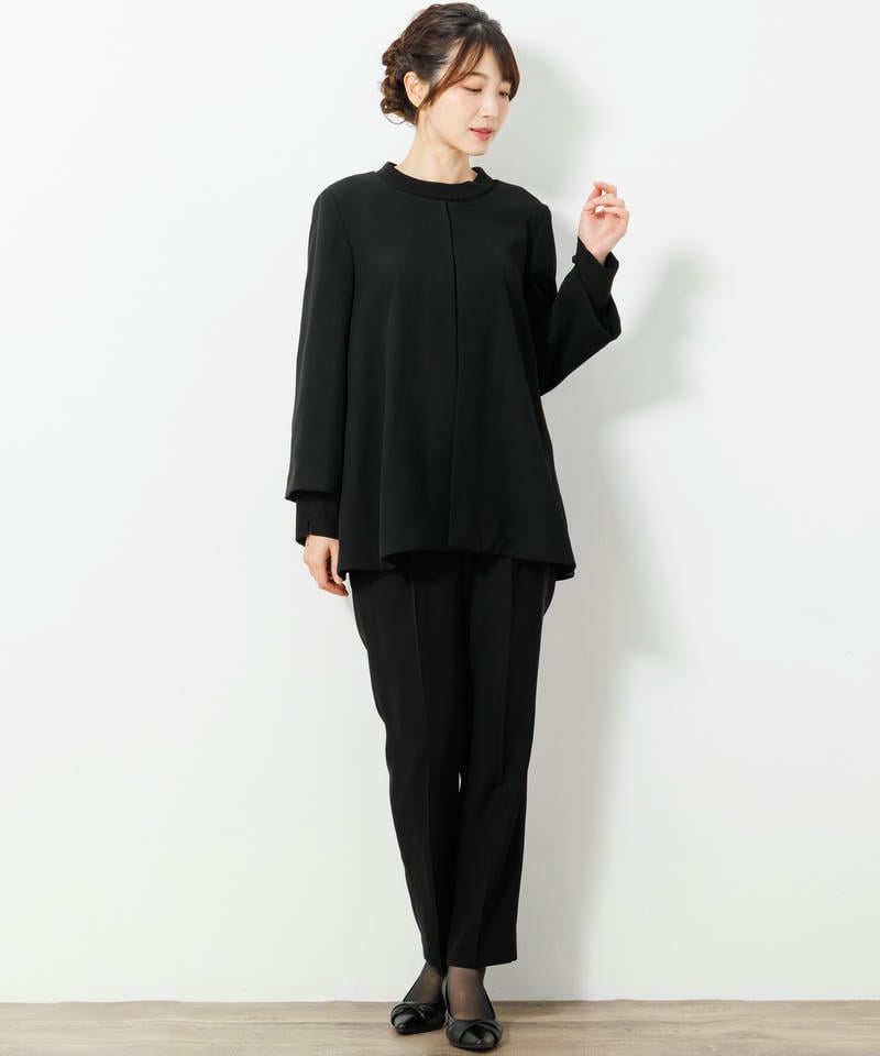【レギュラー丈】ケープ風ジャケット＆スタンドカラーブラウス＆テーパードタックパンツスーツ