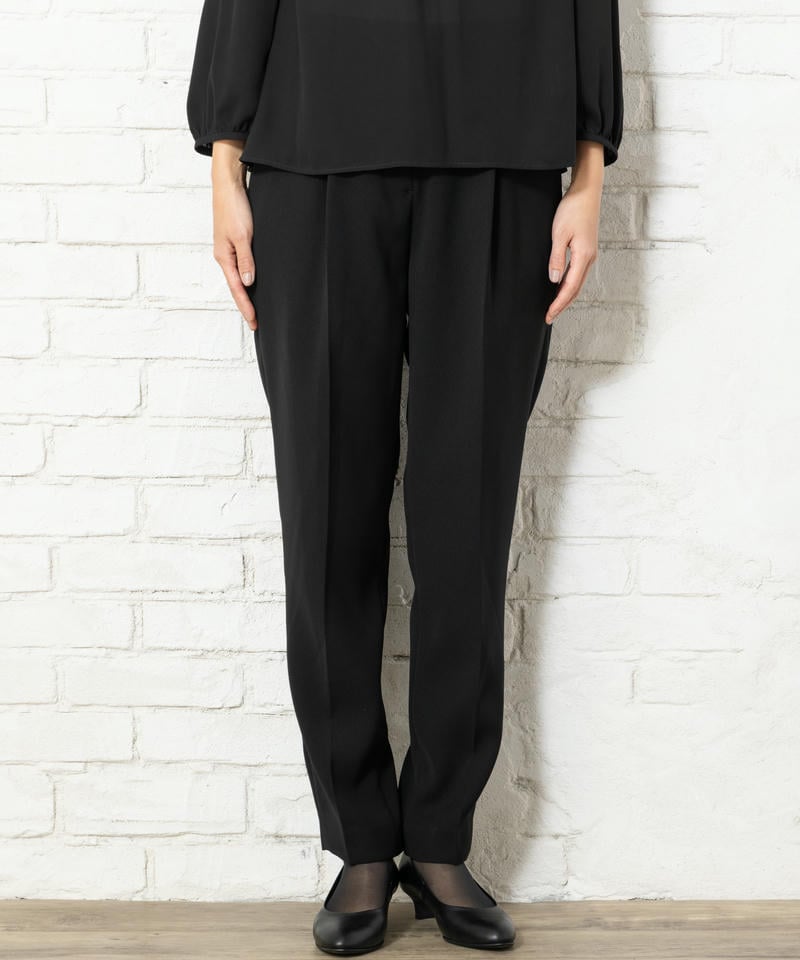 アンフィニ　Vネックジャケット＆ジョーゼットブラウス＆テーパードパンツスーツ