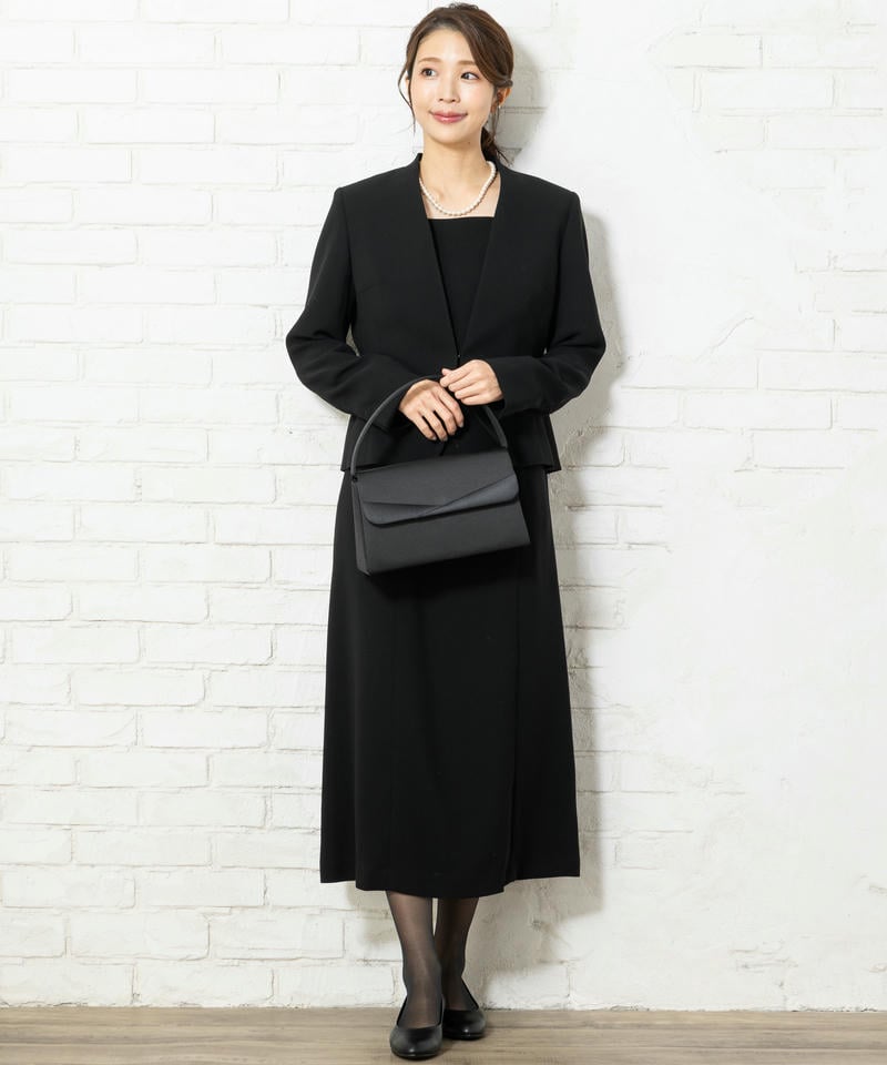 アンフィニ　ふくれVサテンフォーマルバッグ