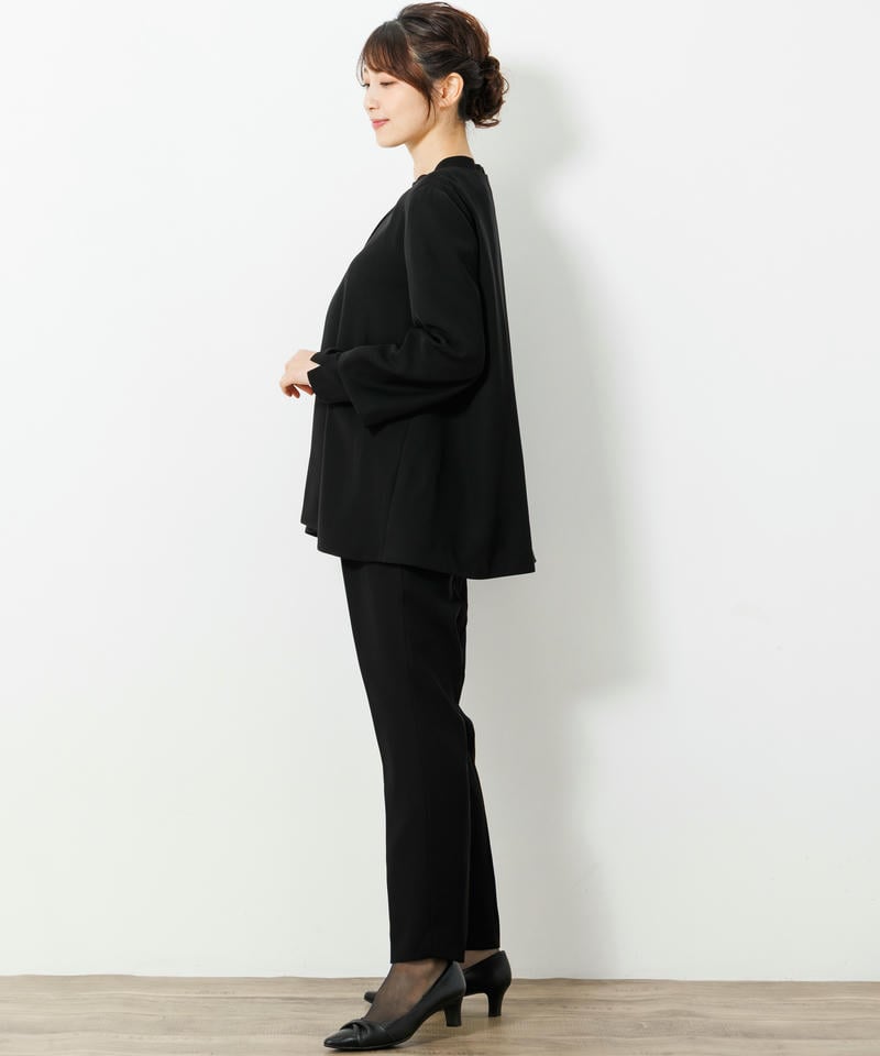 【ショート丈】ケープ風ジャケット＆スタンドカラーブラウス＆テーパードタックパンツスーツ