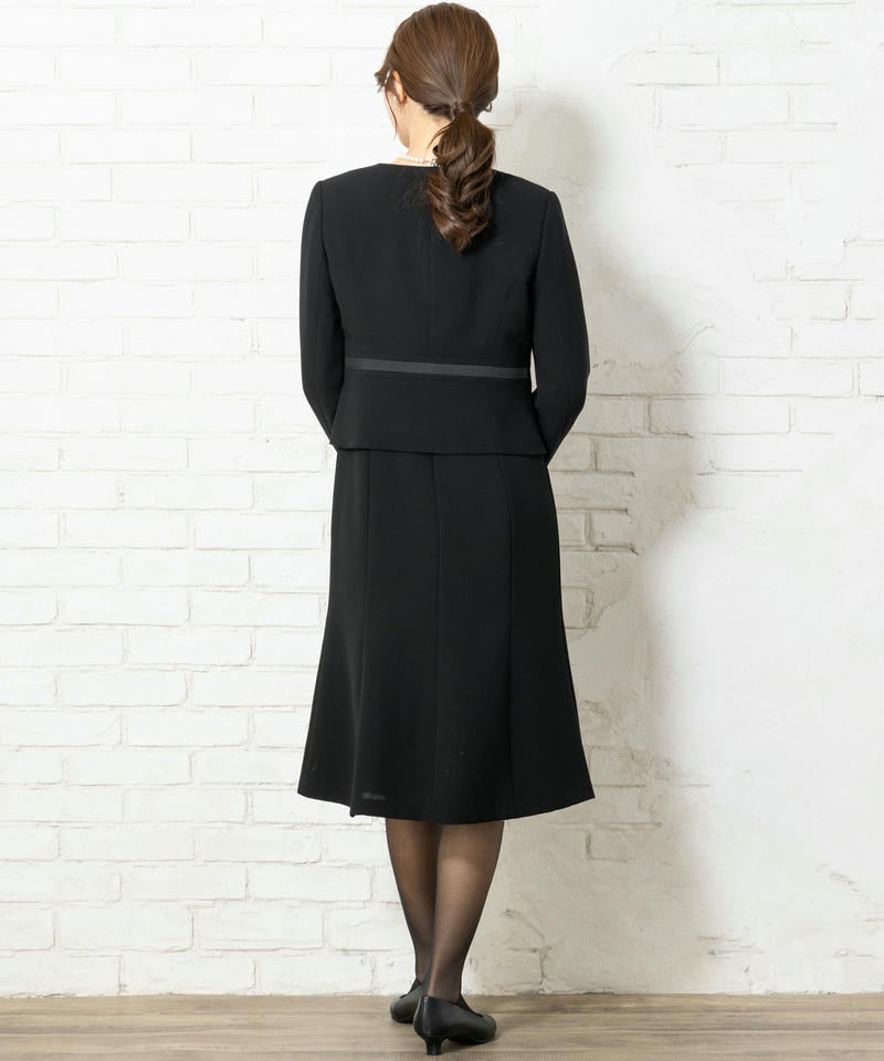 エメ　リボンブローチ付マーメイドフレアアンサンブル