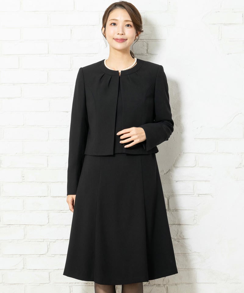 アンフィニ　タックデザインノーカラージャケット＆１つボタンセットアップ風ワンピース